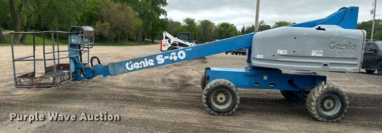image for item EJ2746 1998 Genie S-40 boom lift