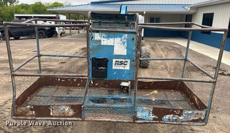 image for item EJ2746 1998 Genie S-40 boom lift