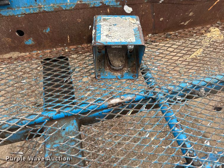 image for item EJ2746 1998 Genie S-40 boom lift