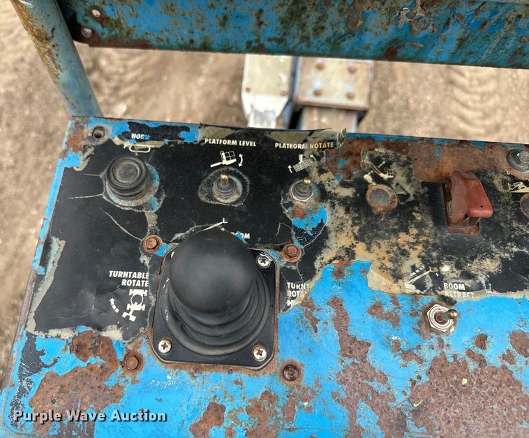 image for item EJ2746 1998 Genie S-40 boom lift