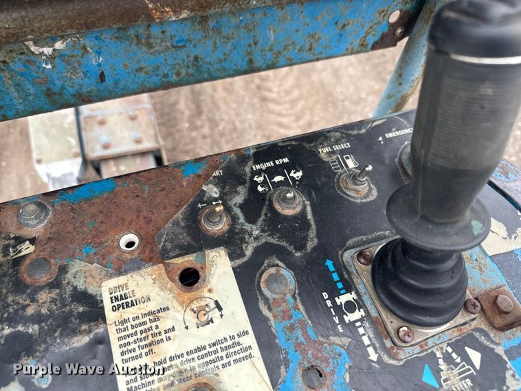 image for item EJ2746 1998 Genie S-40 boom lift