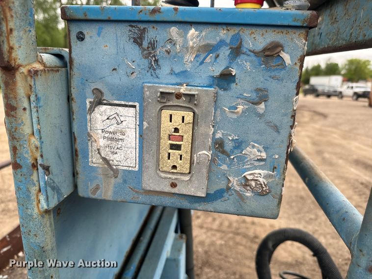 image for item EJ2746 1998 Genie S-40 boom lift