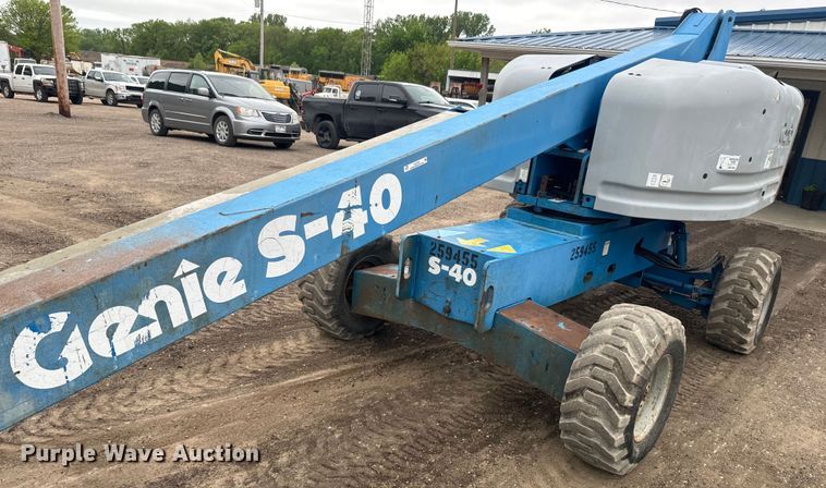 image for item EJ2746 1998 Genie S-40 boom lift