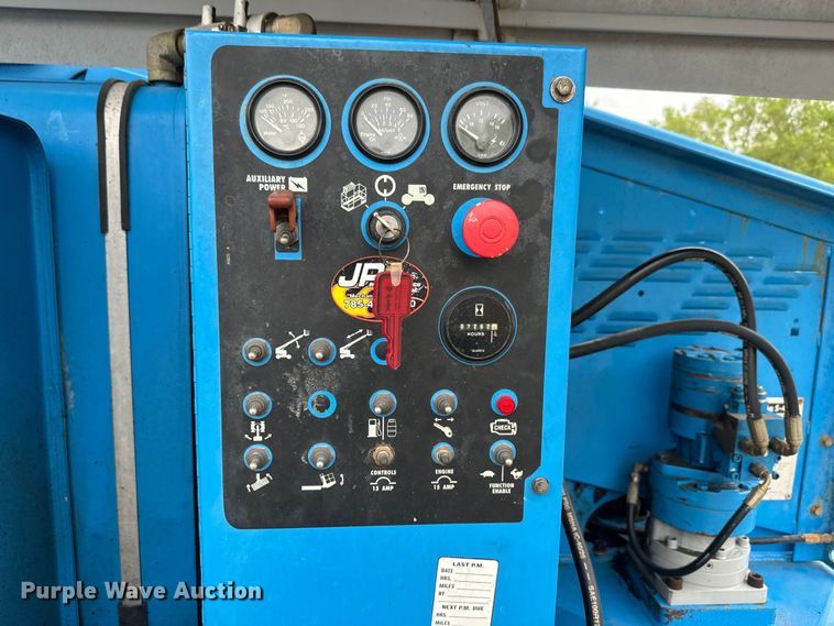 image for item EJ2746 1998 Genie S-40 boom lift