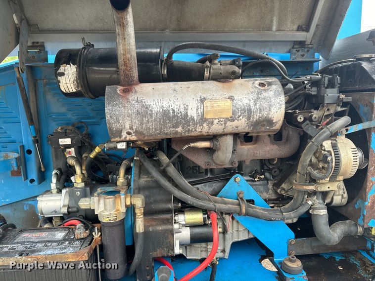 image for item EJ2746 1998 Genie S-40 boom lift