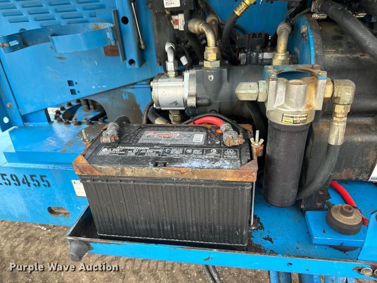 image for item EJ2746 1998 Genie S-40 boom lift