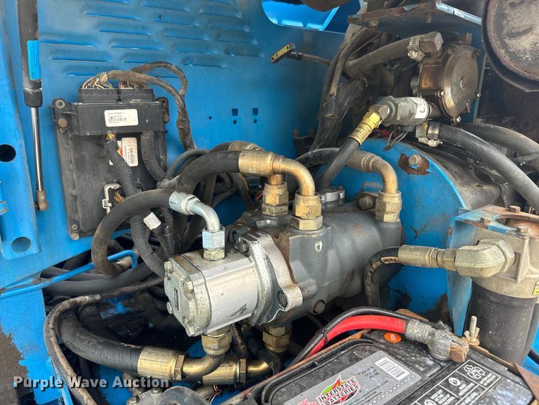 image for item EJ2746 1998 Genie S-40 boom lift