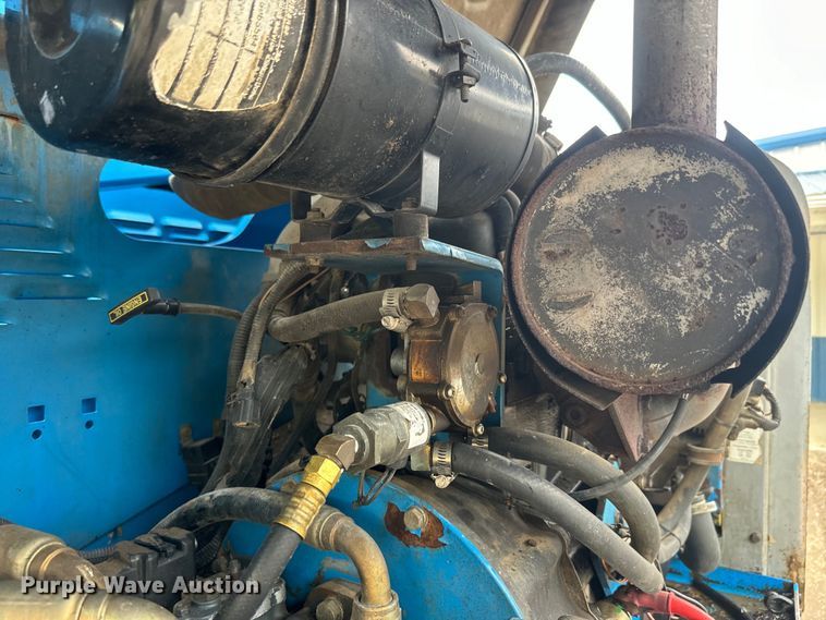 image for item EJ2746 1998 Genie S-40 boom lift