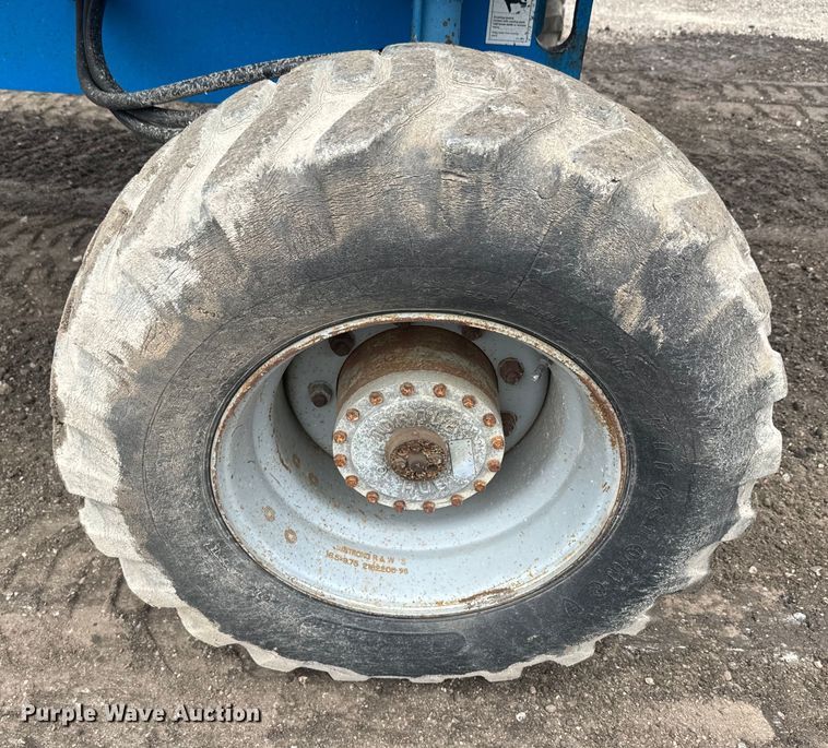 image for item EJ2746 1998 Genie S-40 boom lift