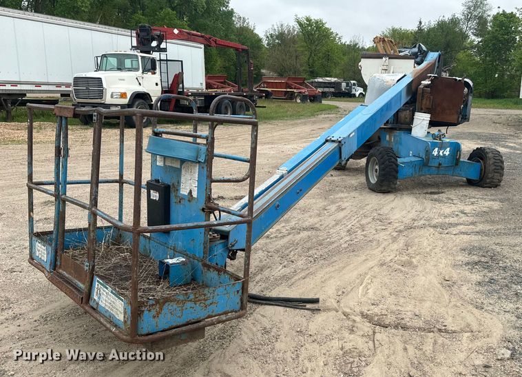 image for item EJ2754 Genie S-40 boom lift