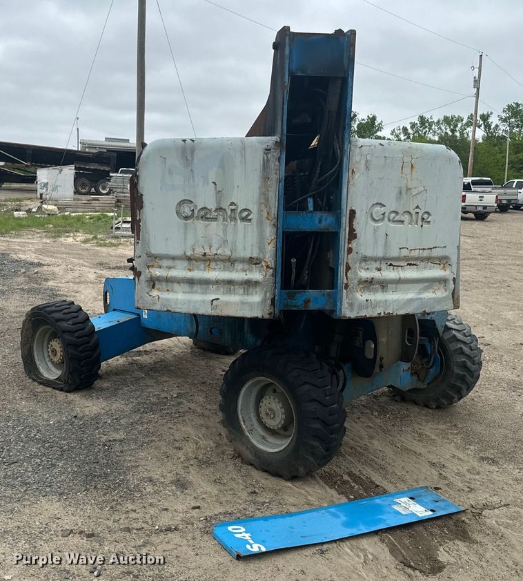 image for item EJ2754 Genie S-40 boom lift