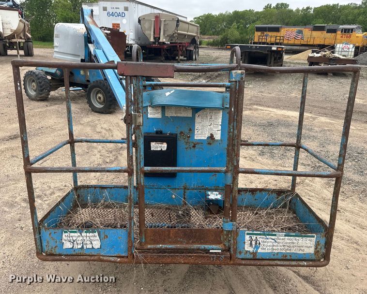 image for item EJ2754 Genie S-40 boom lift