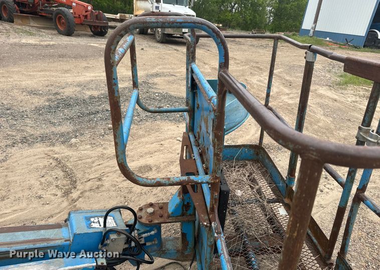 image for item EJ2754 Genie S-40 boom lift