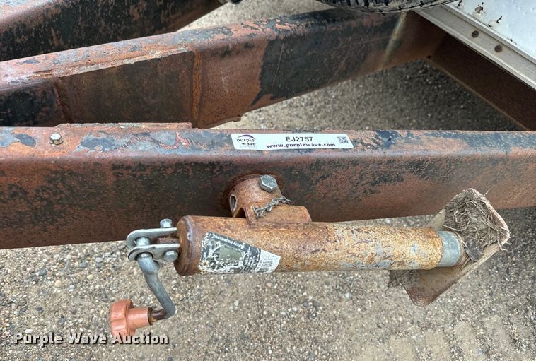 image for item EJ2757 1998 Doolittle enclosed cargo trailer