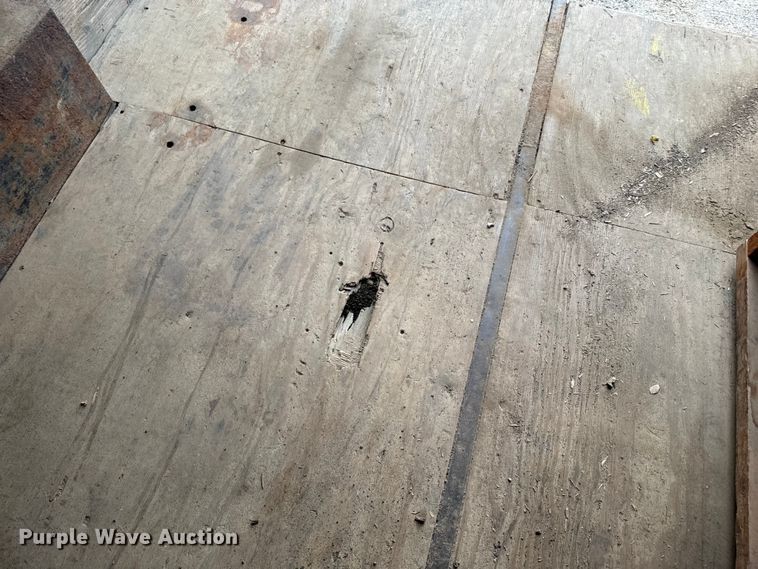 image for item EJ2757 1998 Doolittle enclosed cargo trailer