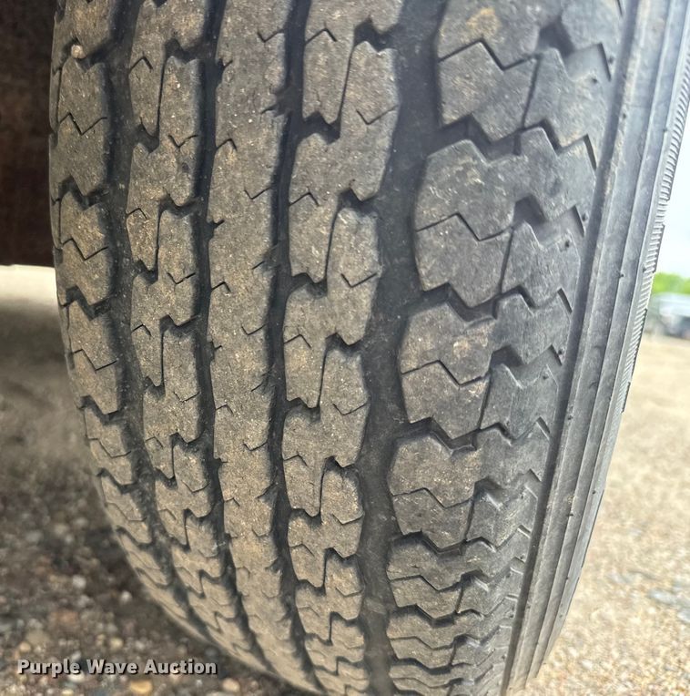 image for item EJ2757 1998 Doolittle enclosed cargo trailer