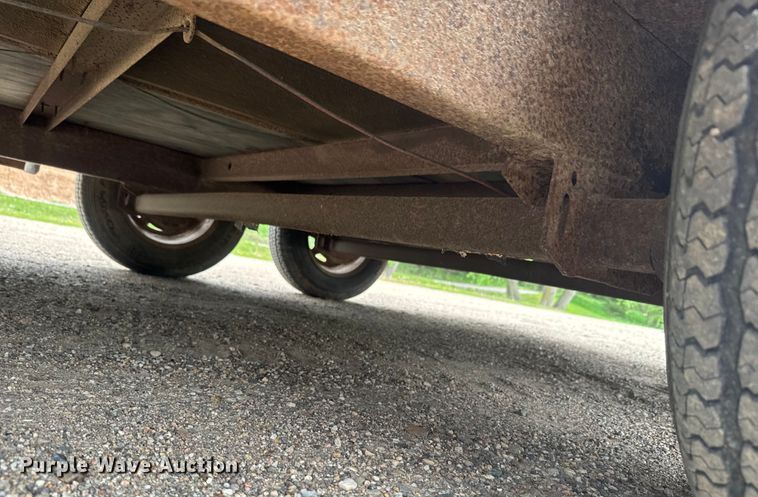 image for item EJ2757 1998 Doolittle enclosed cargo trailer