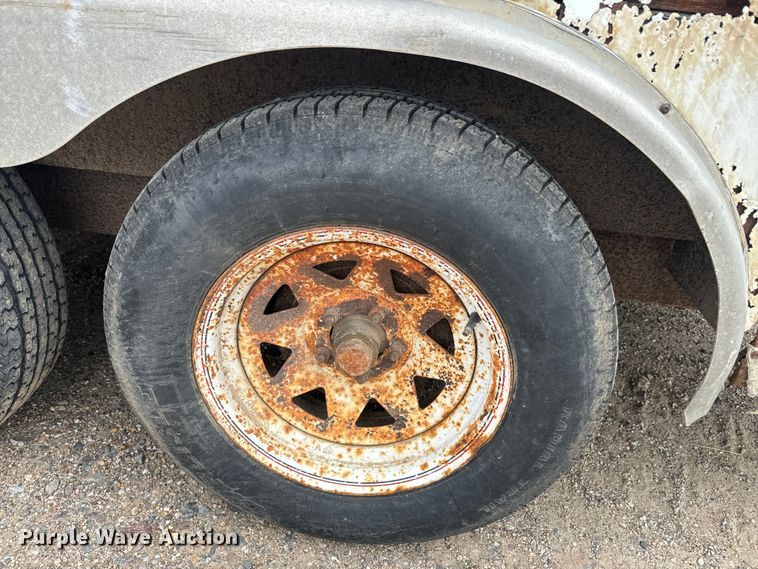 image for item EJ2757 1998 Doolittle enclosed cargo trailer