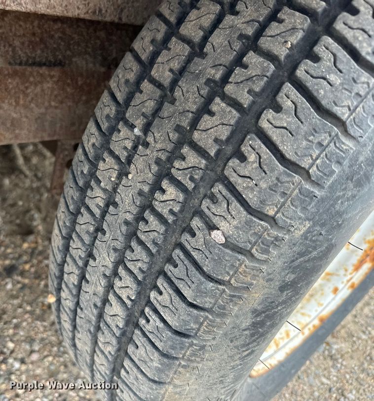 image for item EJ2757 1998 Doolittle enclosed cargo trailer