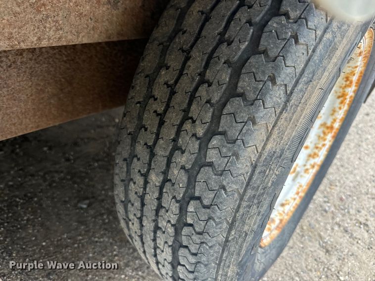 image for item EJ2757 1998 Doolittle enclosed cargo trailer