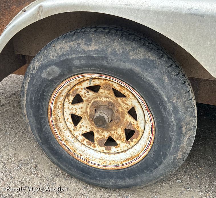 image for item EJ2757 1998 Doolittle enclosed cargo trailer