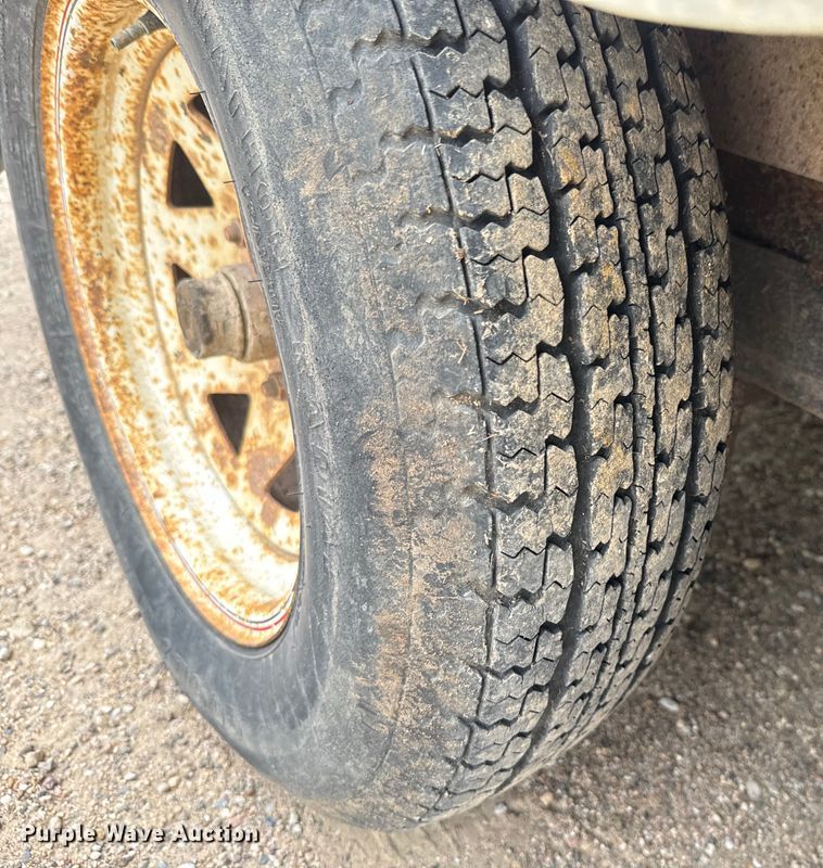 image for item EJ2757 1998 Doolittle enclosed cargo trailer