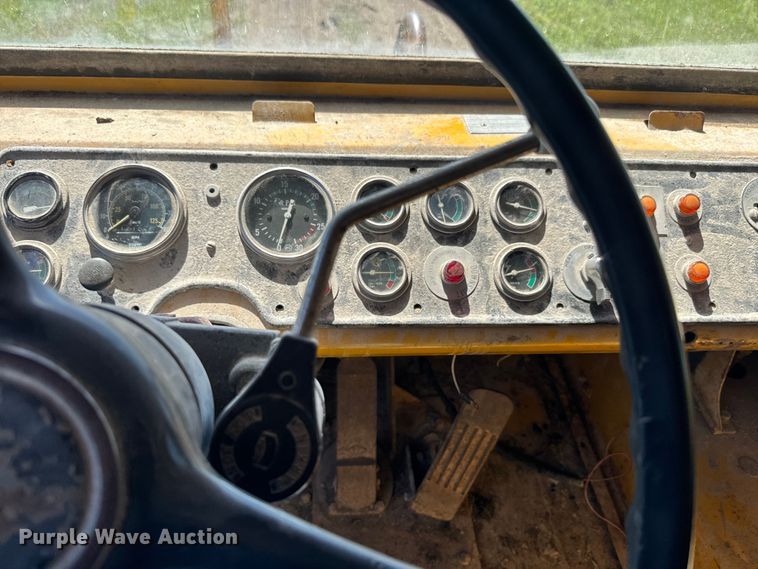 image for item EJ2791 1977 Caterpillar 769B haul truck