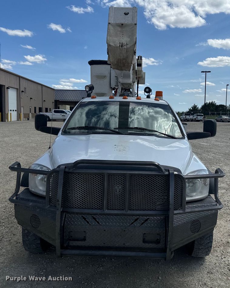 image for item EJ2792 2009 Dodge Ram 5500HD bucket truck
