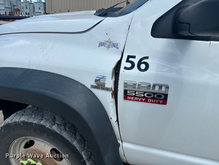 image for item EJ2792 2009 Dodge Ram 5500HD bucket truck