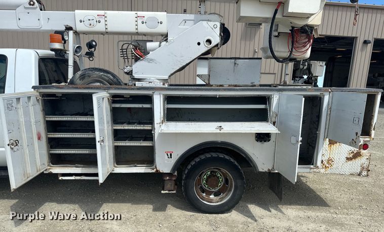 image for item EJ2792 2009 Dodge Ram 5500HD bucket truck