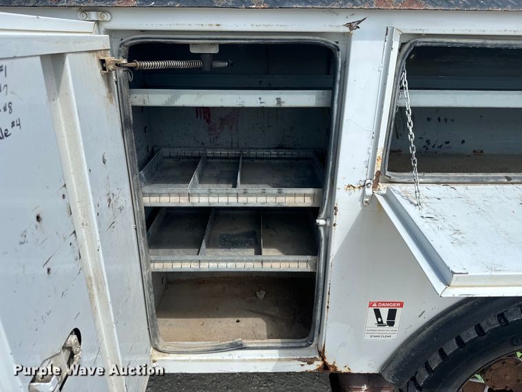 image for item EJ2792 2009 Dodge Ram 5500HD bucket truck