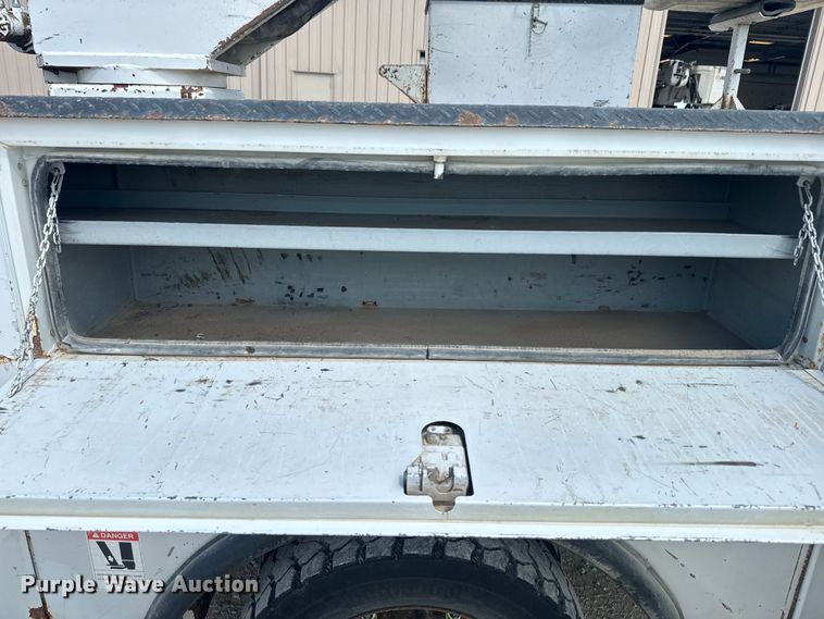 image for item EJ2792 2009 Dodge Ram 5500HD bucket truck