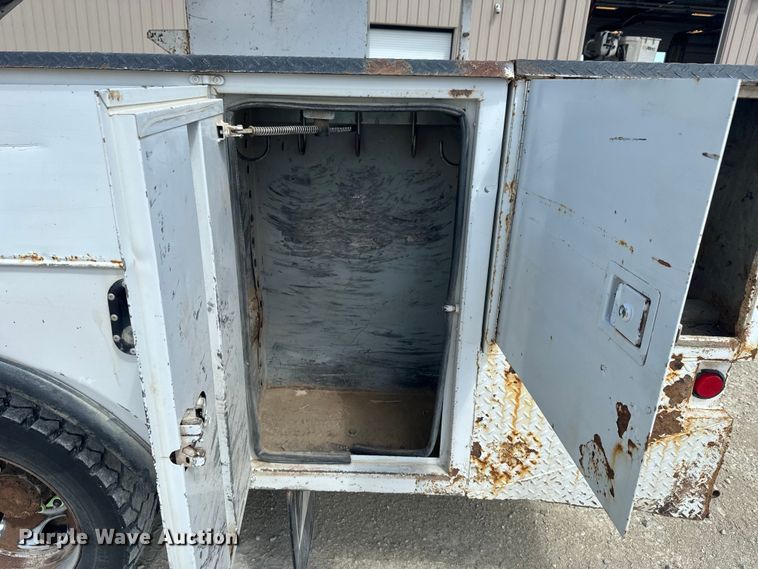 image for item EJ2792 2009 Dodge Ram 5500HD bucket truck