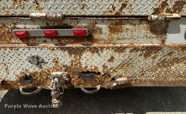 image for item EJ2792 2009 Dodge Ram 5500HD bucket truck