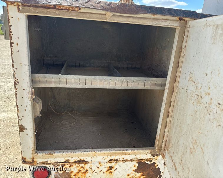 image for item EJ2792 2009 Dodge Ram 5500HD bucket truck