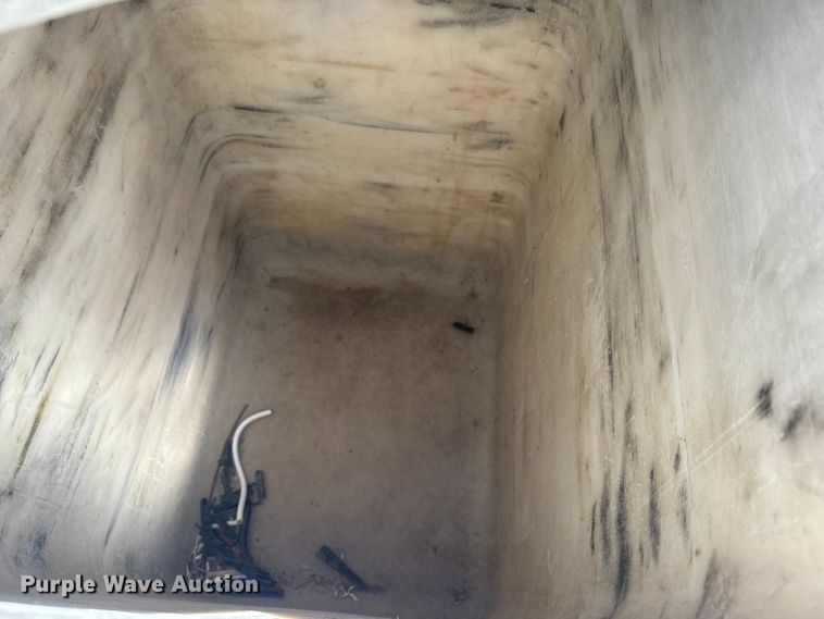 image for item EJ2792 2009 Dodge Ram 5500HD bucket truck