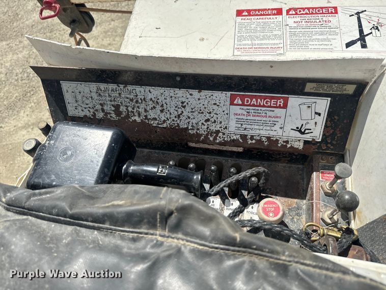 image for item EJ2792 2009 Dodge Ram 5500HD bucket truck