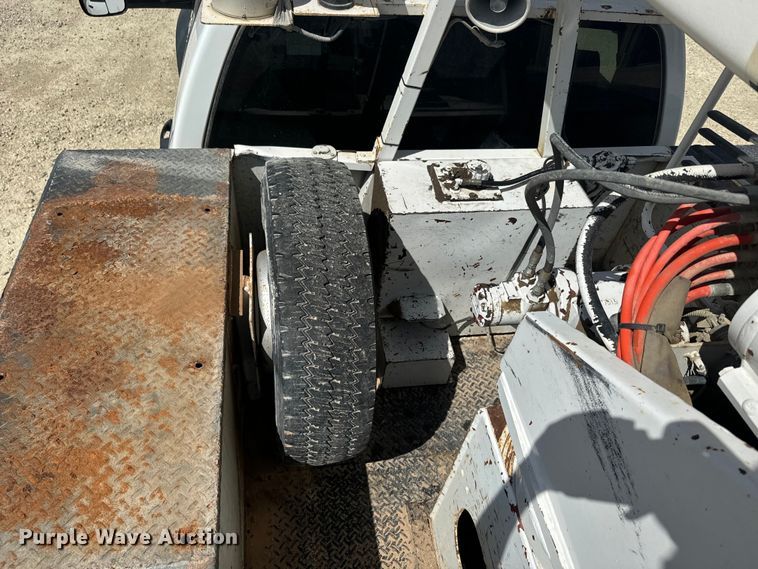 image for item EJ2792 2009 Dodge Ram 5500HD bucket truck