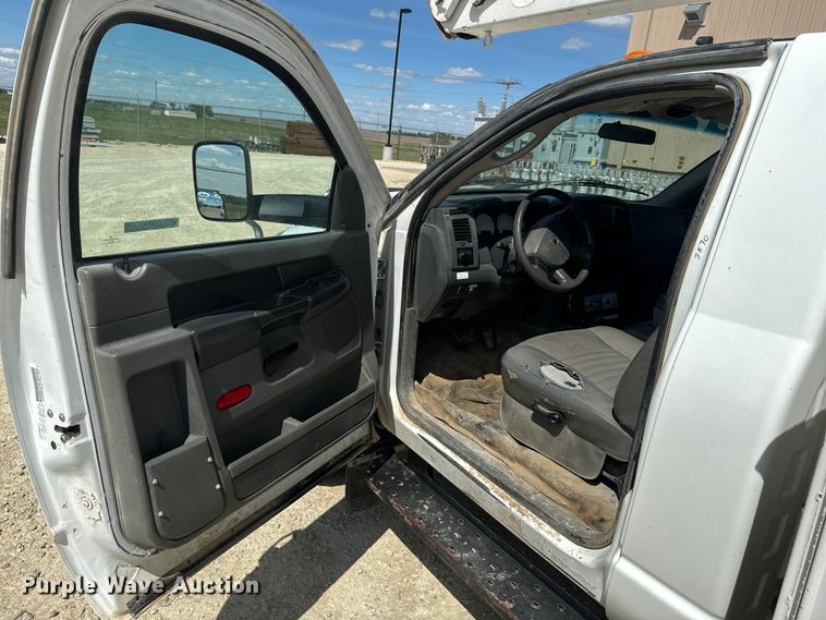 image for item EJ2792 2009 Dodge Ram 5500HD bucket truck