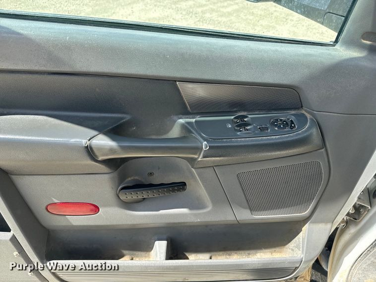 image for item EJ2792 2009 Dodge Ram 5500HD bucket truck