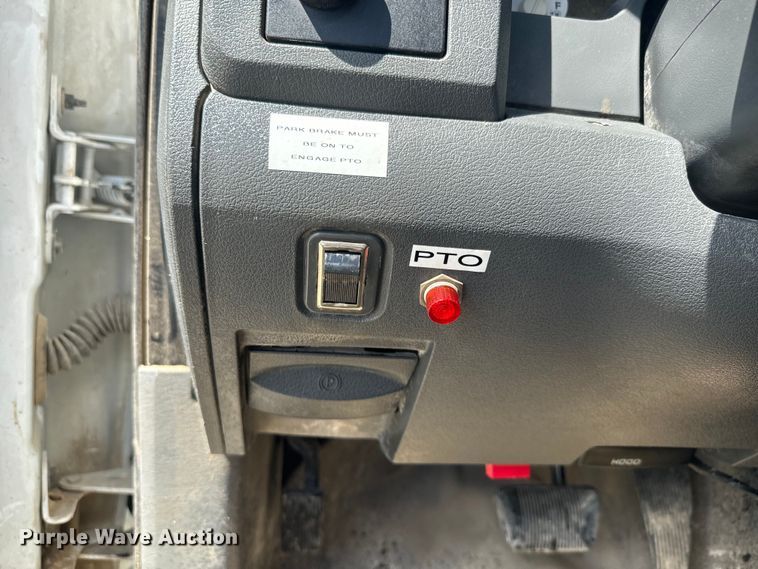 image for item EJ2792 2009 Dodge Ram 5500HD bucket truck