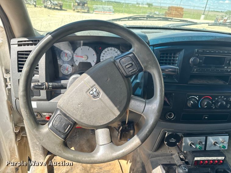 image for item EJ2792 2009 Dodge Ram 5500HD bucket truck