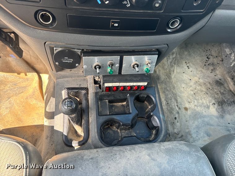 image for item EJ2792 2009 Dodge Ram 5500HD bucket truck