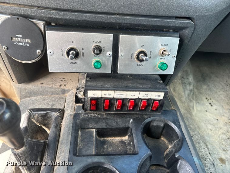 image for item EJ2792 2009 Dodge Ram 5500HD bucket truck