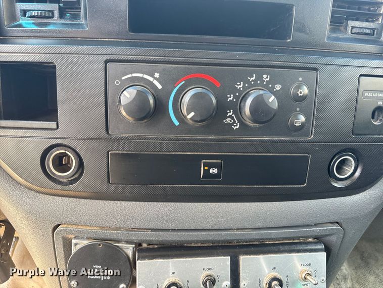 image for item EJ2792 2009 Dodge Ram 5500HD bucket truck