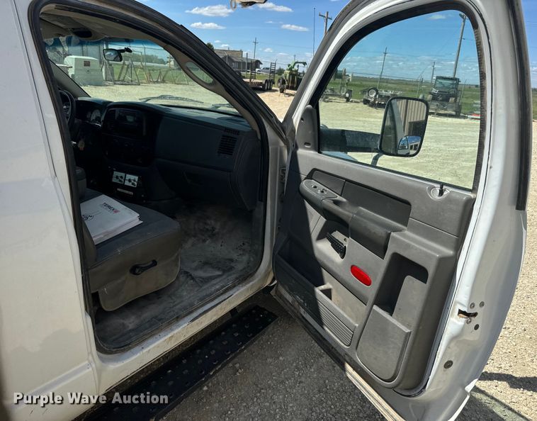 image for item EJ2792 2009 Dodge Ram 5500HD bucket truck