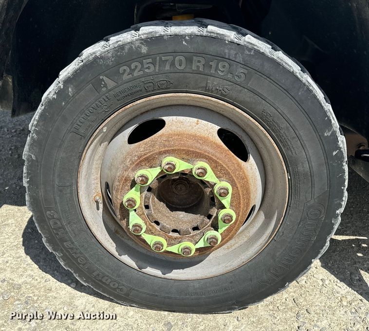 image for item EJ2792 2009 Dodge Ram 5500HD bucket truck