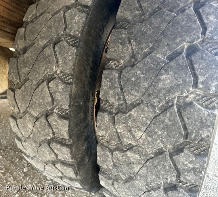 image for item EJ2792 2009 Dodge Ram 5500HD bucket truck