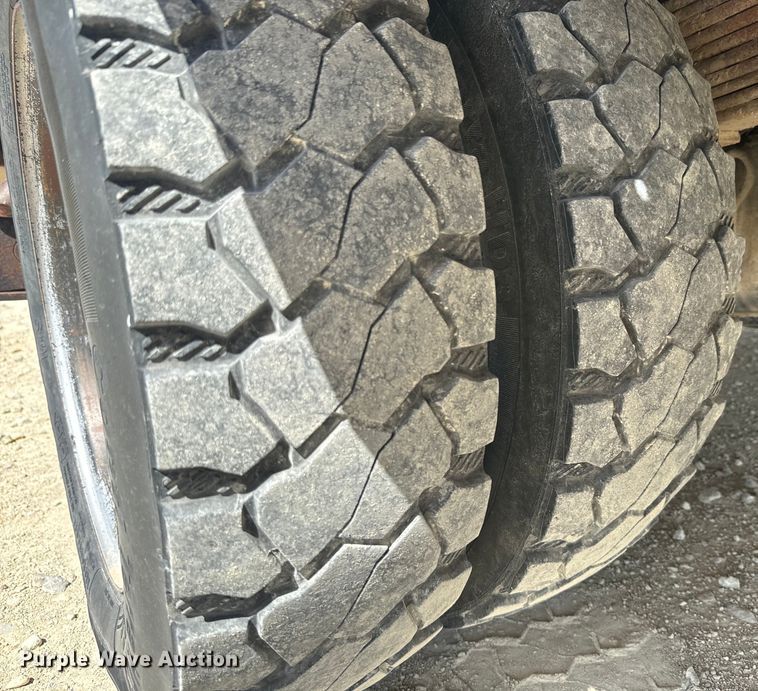 image for item EJ2792 2009 Dodge Ram 5500HD bucket truck