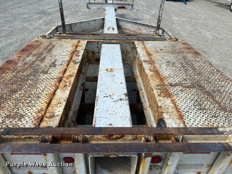 image for item EJ2793 2008 CZ Engineering pole trailer